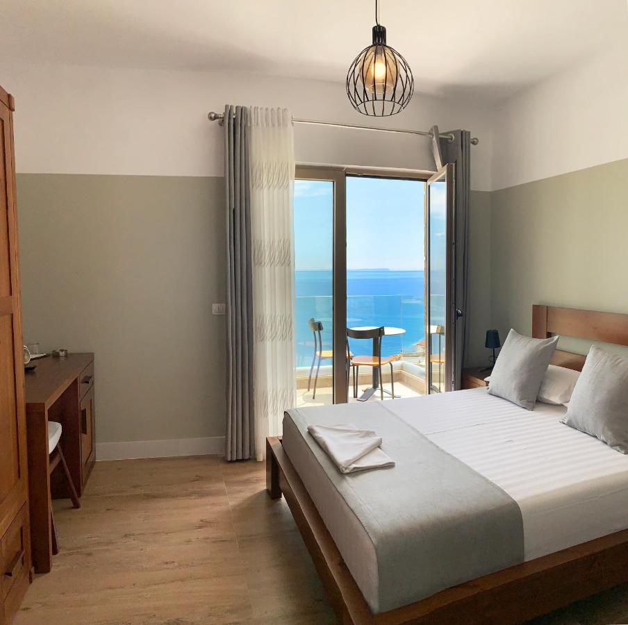 Hotel 8