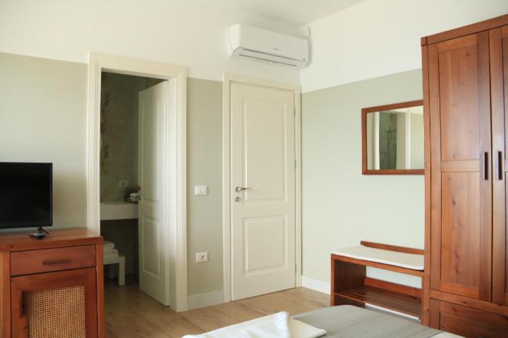 Hotel 8