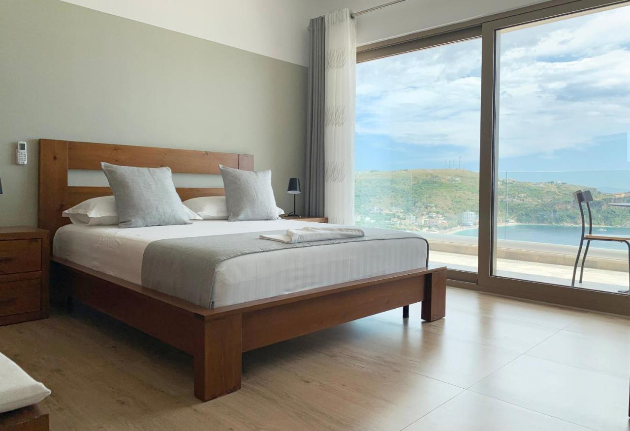 8 Hotel Himare