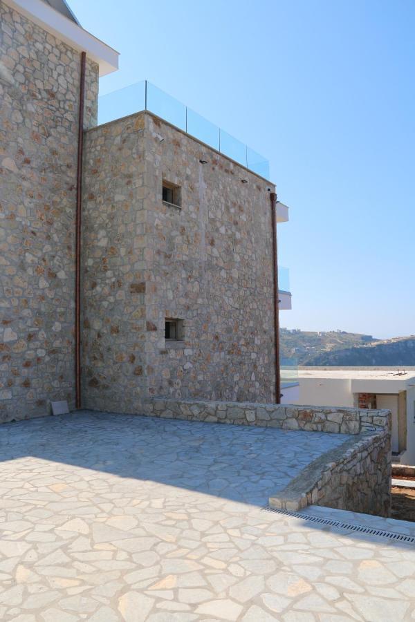 8 Himare